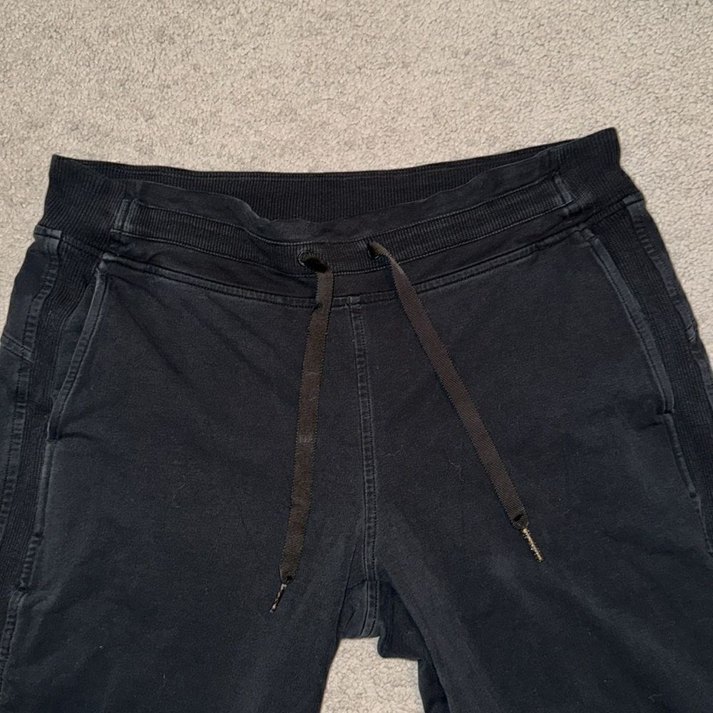Lululemon Women’s Black Mid Rise Joggers - Picture 4 of 7